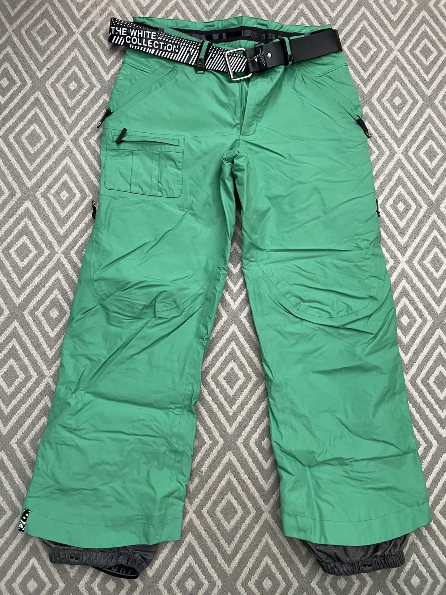 Lot of Snow Pants - Ski / Snowboarding, Men’s Medium