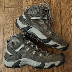 WOMENS KEEN HIKING BOOTS
