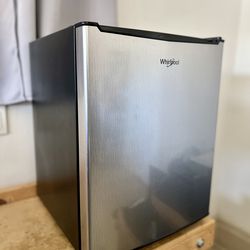 Whirlpool Mini Fridge with Freezer Gets Super Cold - Works Perfect!