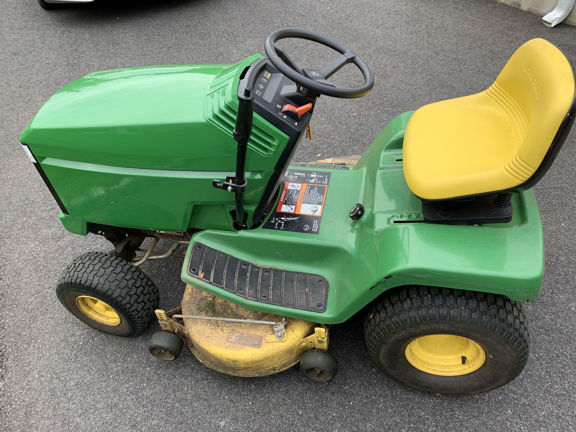 John Deere Lawn Tractor LX178 Bundle