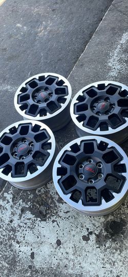 TRD Wheels 18X7 1/2 semi new for Toyota tundra