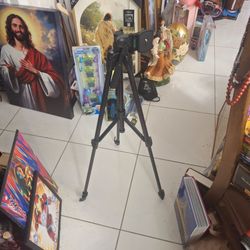 Sunpak 5858DLX Tripod, Medium Duty Video, Aluminum Supports Up To 8 LBS, Maximum Height 58" - Fits Camcorders & Cameras