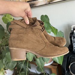 Brown American Eagle Size 11 Women’s 3in Heel