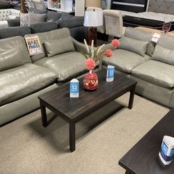 Beautiful Leather Sofa &Loveseat✨☀️ Easy Financing Available ✨✅