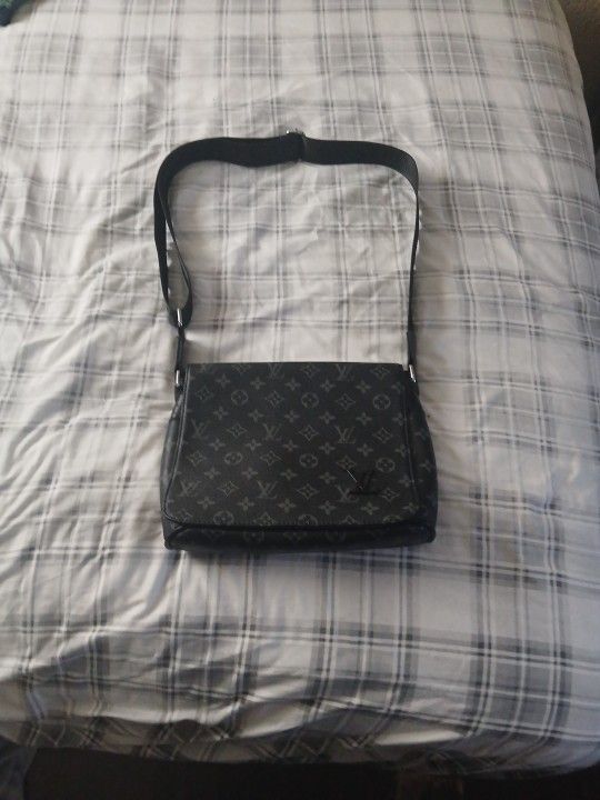 Louis Vuitton Men's Messenger Bag