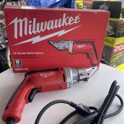 Milwaukee 6.8 Amp 18-Gauge Shear
