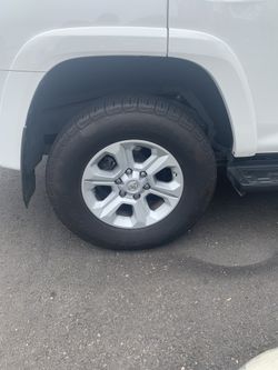 Bf Goodrich Advantage 265/70/17 tires and sr5 rims