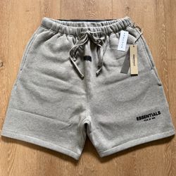 Essentials style Shorts - Size Medium