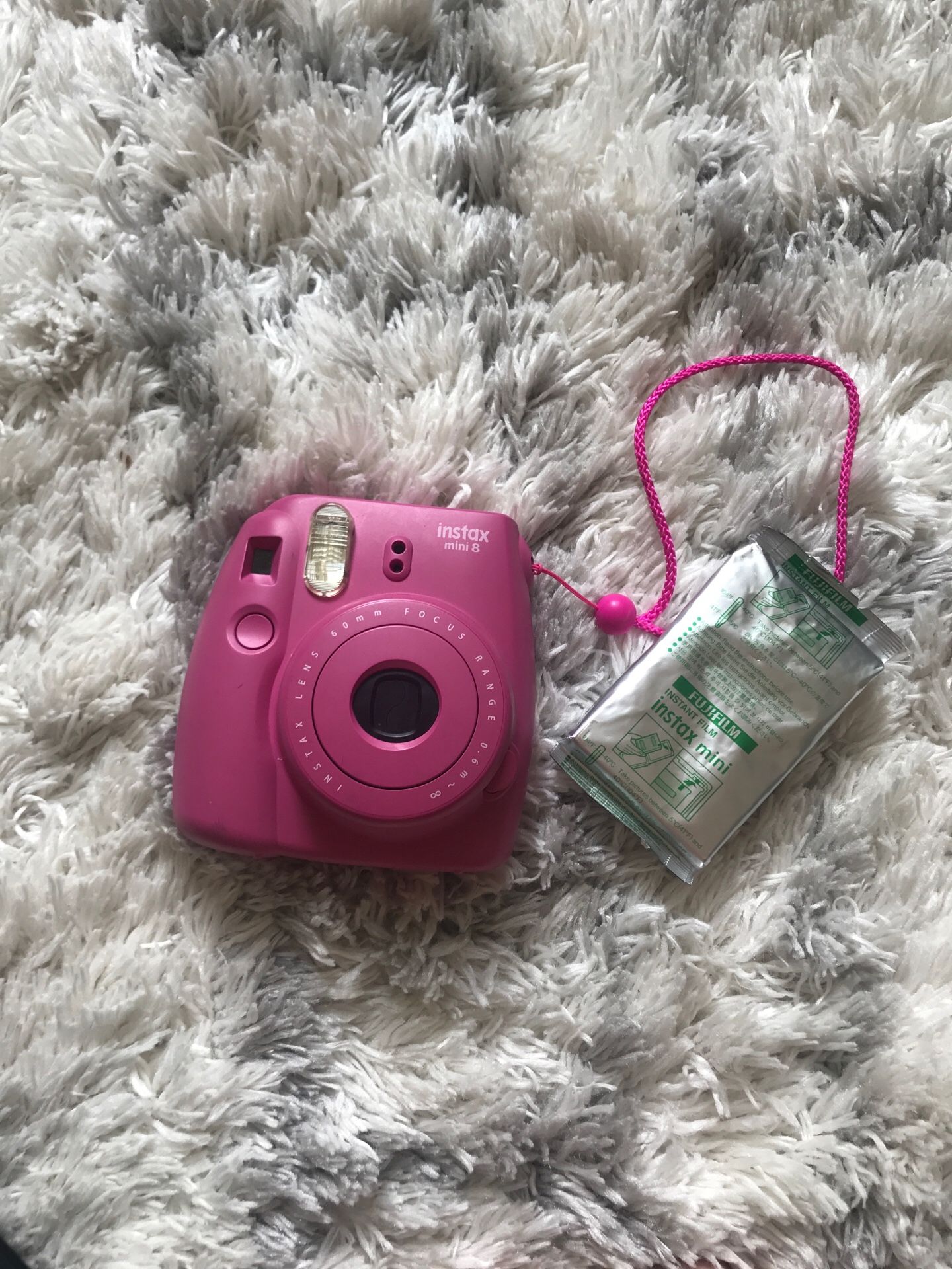 Instax mini 8, perfect condition and includes instant film