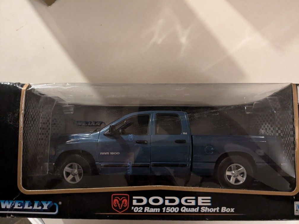 Welly - 2002 Dodge ram 1500 quad short box 1/18 diecast for Sale