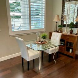 Like New, Immaculate Small Glass Table
