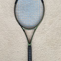 Wilson Blade 104 V8 Tennis Racquet with Case