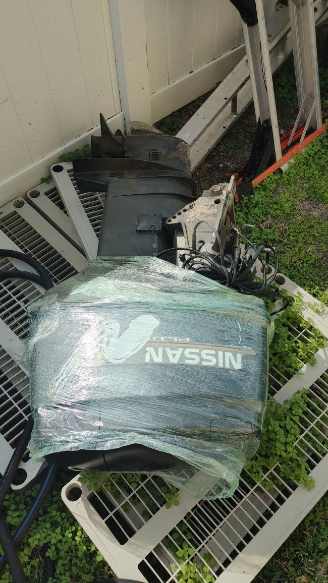 2000 Nissan Outboard Engine (Rebuild or for Parts)