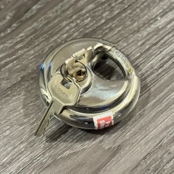 Public storage disc lock