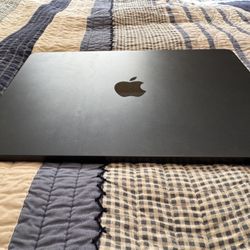 2022 Macbook Air M2 512B HM8 GB Ram