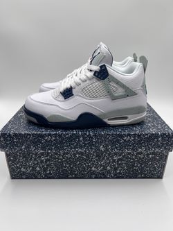 Midnight navy Jordan 4 retro