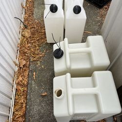 Liquid Holding Containers 