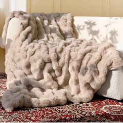 Ultra Soft Cozy Faux Fur Throw Blanket, Fuzzy Plush Thick Bubble Blanket, Oversize Luxury Fluffy Blanket for Couch, Sofa, Bedroom, and Living Room, 50