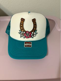 Horseshoe hat