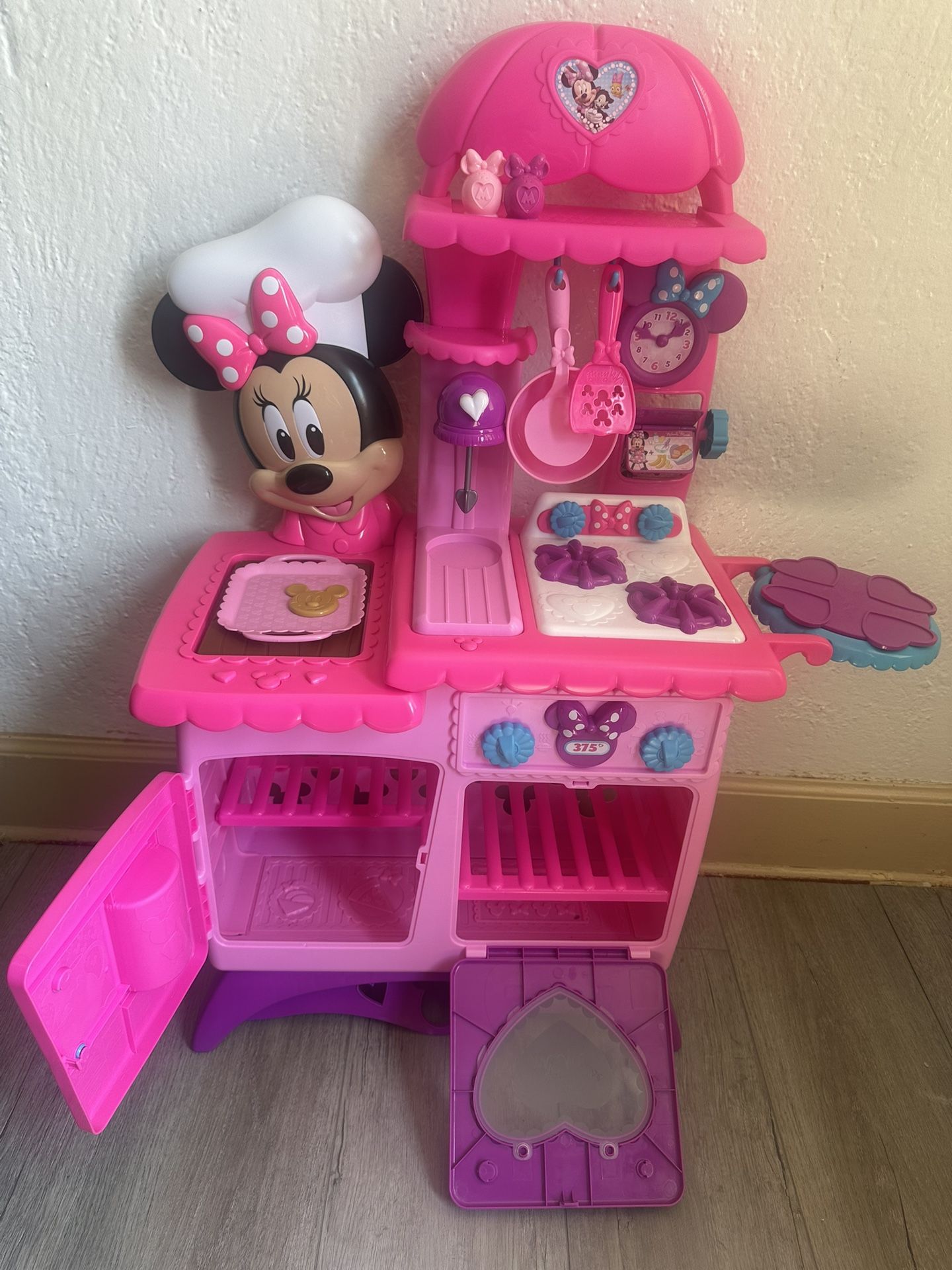 Minnie Mouse Kitchen