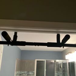 Like New Pull-up Bar , Over The Door Style, Multi Grip