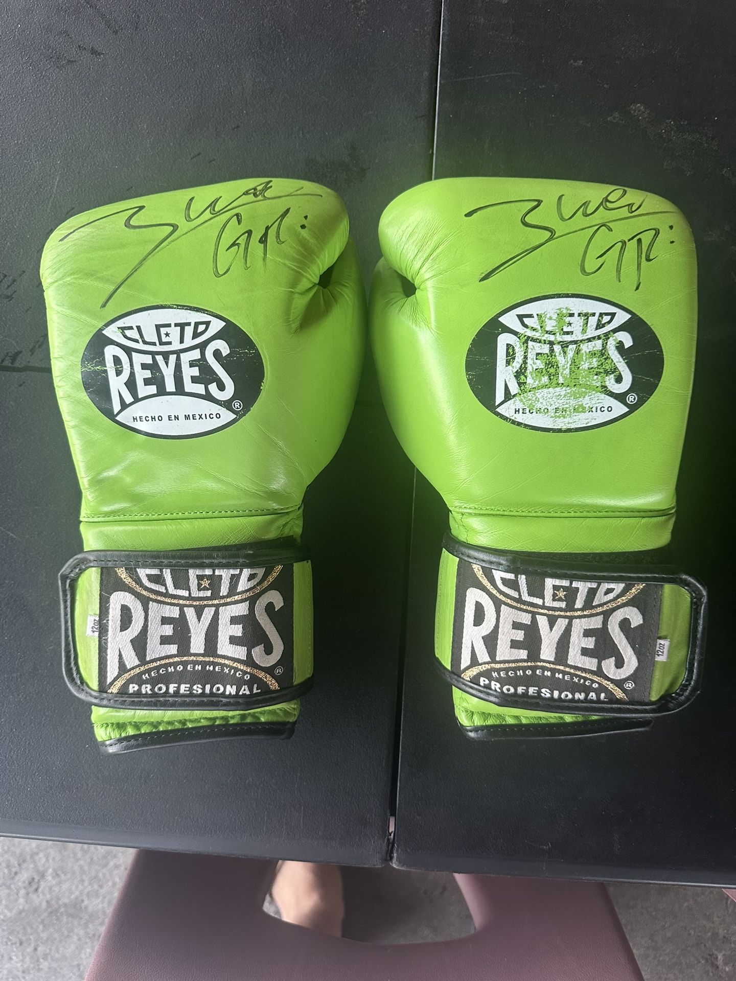 Boxing Gloves 12oz Autografiada Zurdito Ramírez