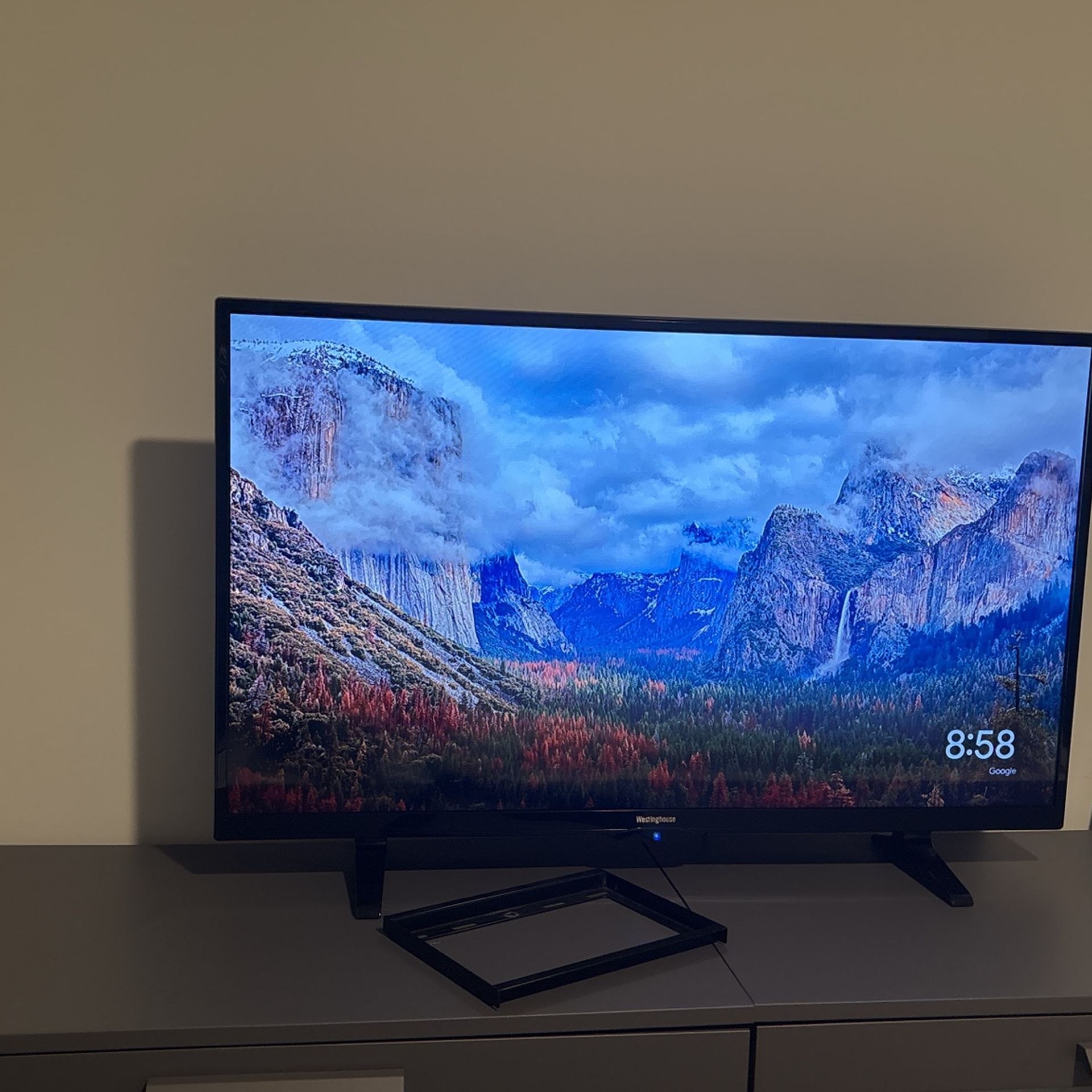 TV 40” Westinghouse - LED -1080p