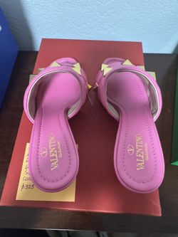 Valentino Garavani Roman Stud.