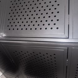 DOG KENNEL - METAL/ HEAVY DUTY - medium to large size!!