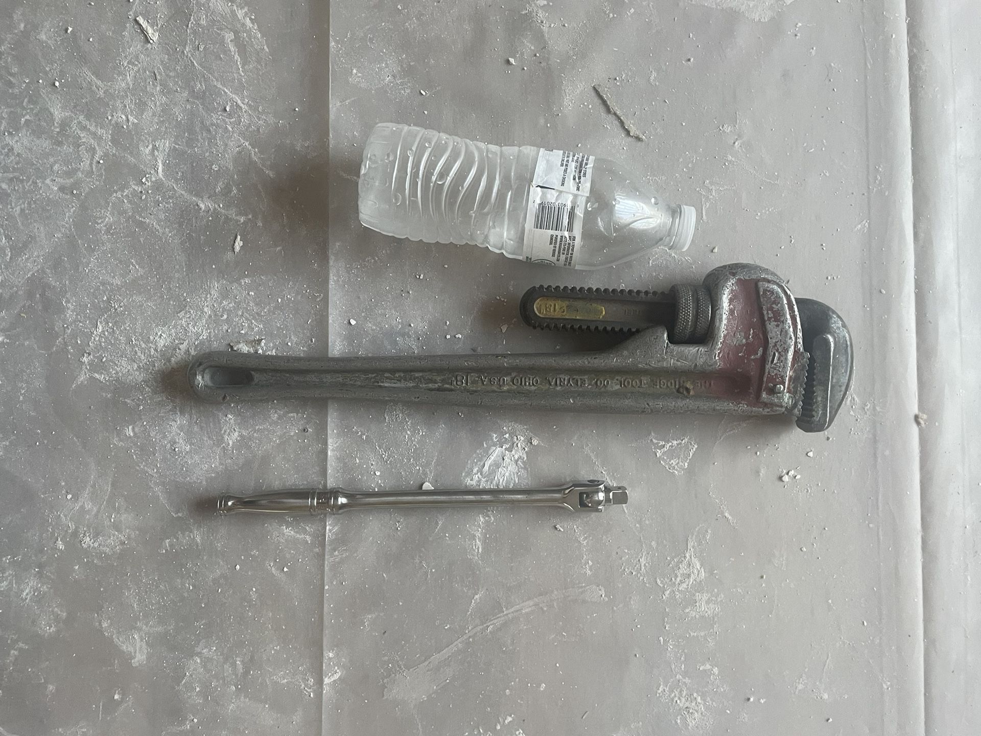 Snap on tools 3/8 breaker bar and wrench
