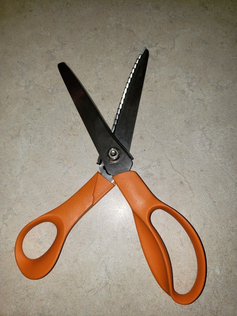Fiskars Sewing Pinking Shears New Cond.Â