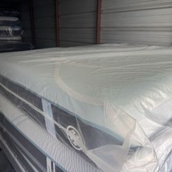 King mattress TempurPedic ProBrezee  Hybrid PureCool Medium Offers $2899