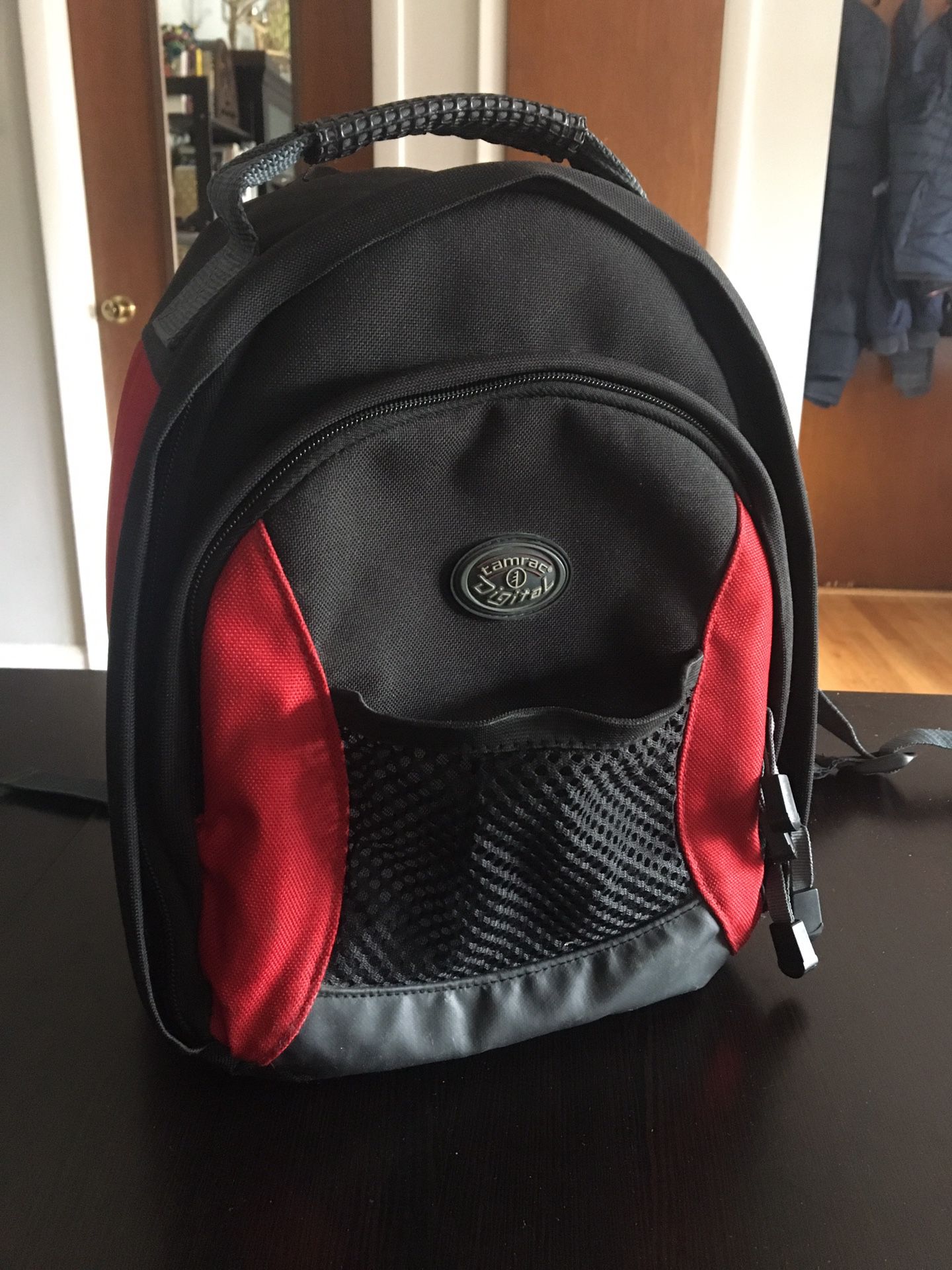Tamrac Digital camera backpack padded black and red