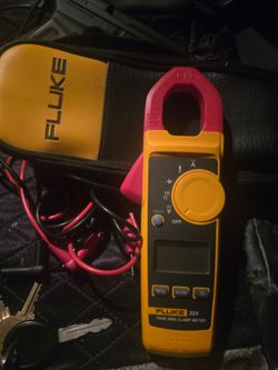 New FLUKE 324 CLAMP MULTIMETER