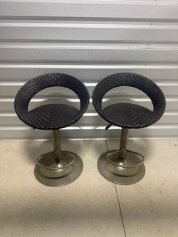 Set of 2 Modern Dark Brown Woven Wicker Swivel Bar Stools – Adjustable Height