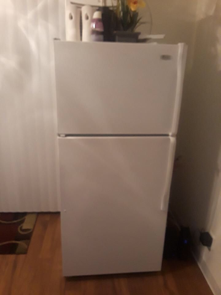 WHIRLPOOL 14.3 cu.ft. Top freezer Refrigerator