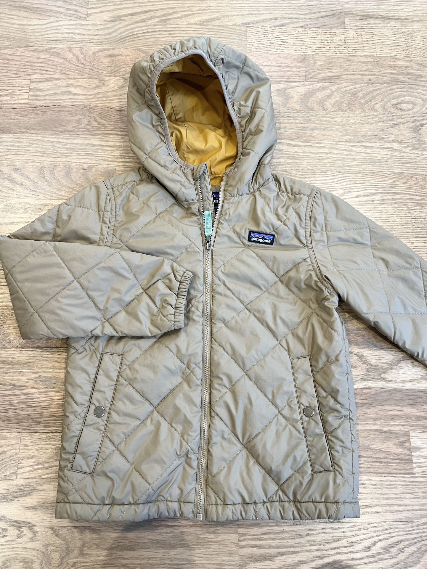 Patagonia boys’ jacket in sz 7-8 ( Used)
