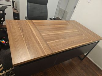 Office desk and chair