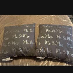 Mr & Mrs Pillows 