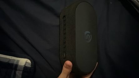 Selling meta quest 2 a speaker and a chárter