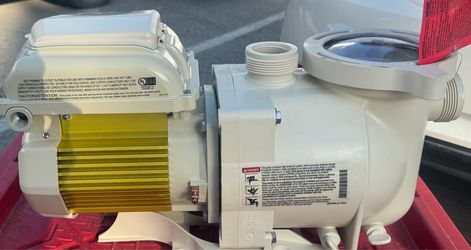 Brand New Superflo VST Pool Pump 342002