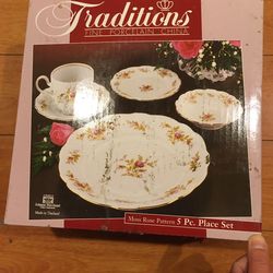 Miss Rose 🌹 Pattern 5 Pc. Plate Set