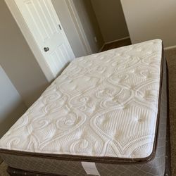 QUEEN MATTRESS PILLOW TOP AND FREE BOX SPRING