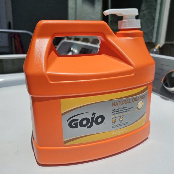 GOJO® NATURAL ORANGE Smooth Hand Cleaner Citrus Scent