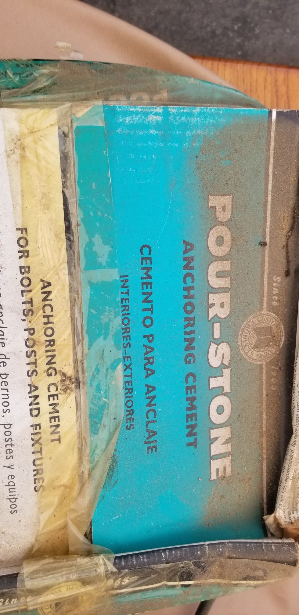 2Boxes-Pour-Stone Anchoring cement