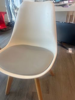 2 Living spaces chair