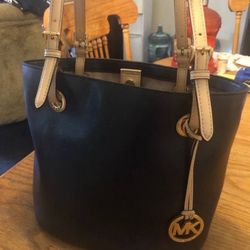 MK Micheal Kors Blue Leather Bucket M-L Size Purse