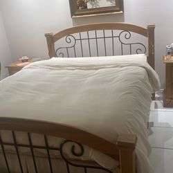 Queen bedroom set with night tables