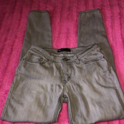 Levi’s size 27 grey stretchy skinny jeans WAIST: 26” INSEAM: 30” LEG OPENING: 3” RISE : 8”