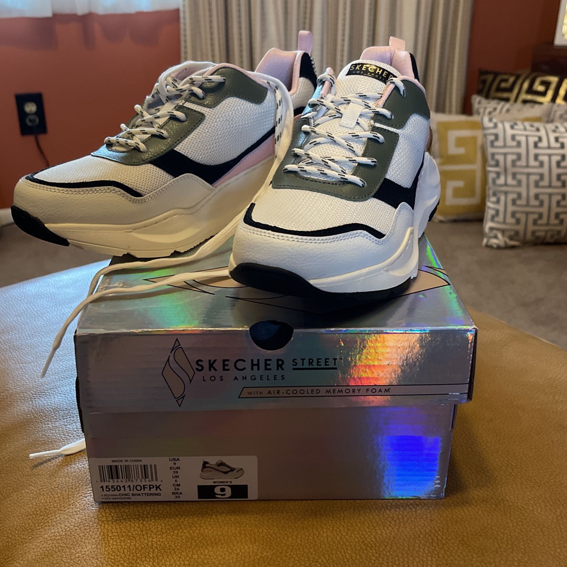 soborno transfusión legumbres Skechers Shoes for Sale in New Palestine, IN - OfferUp